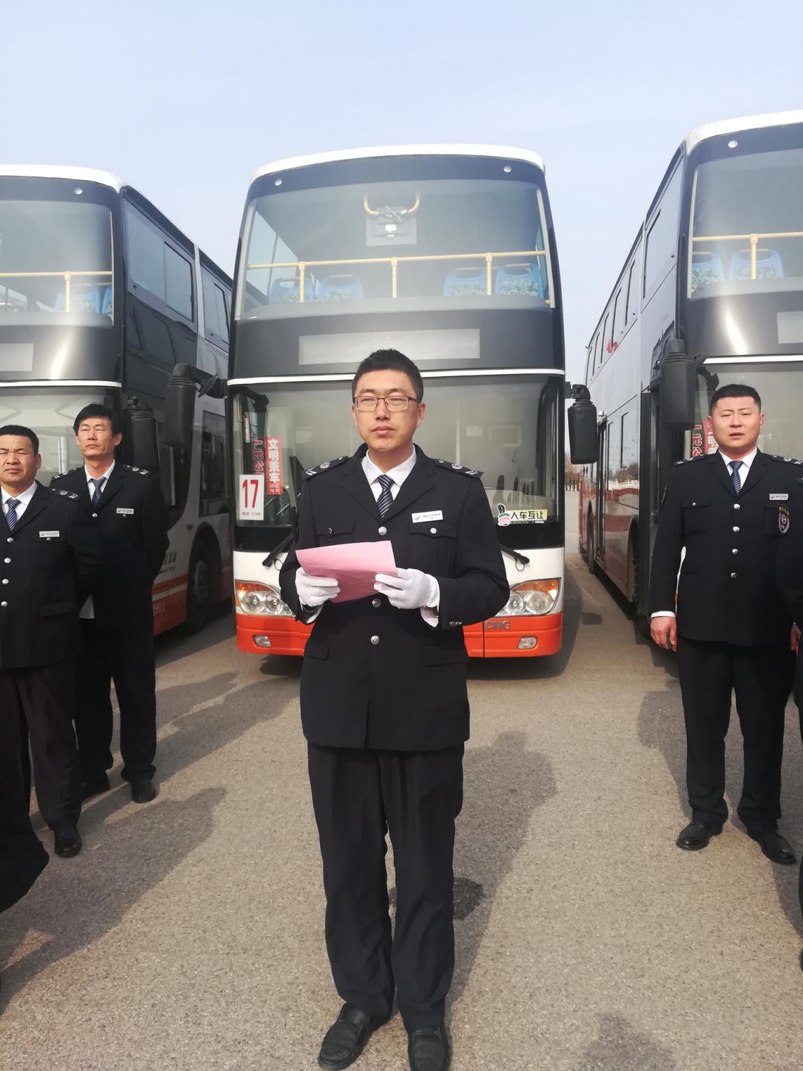 5d0b30a132aef.jpg 175.jpg