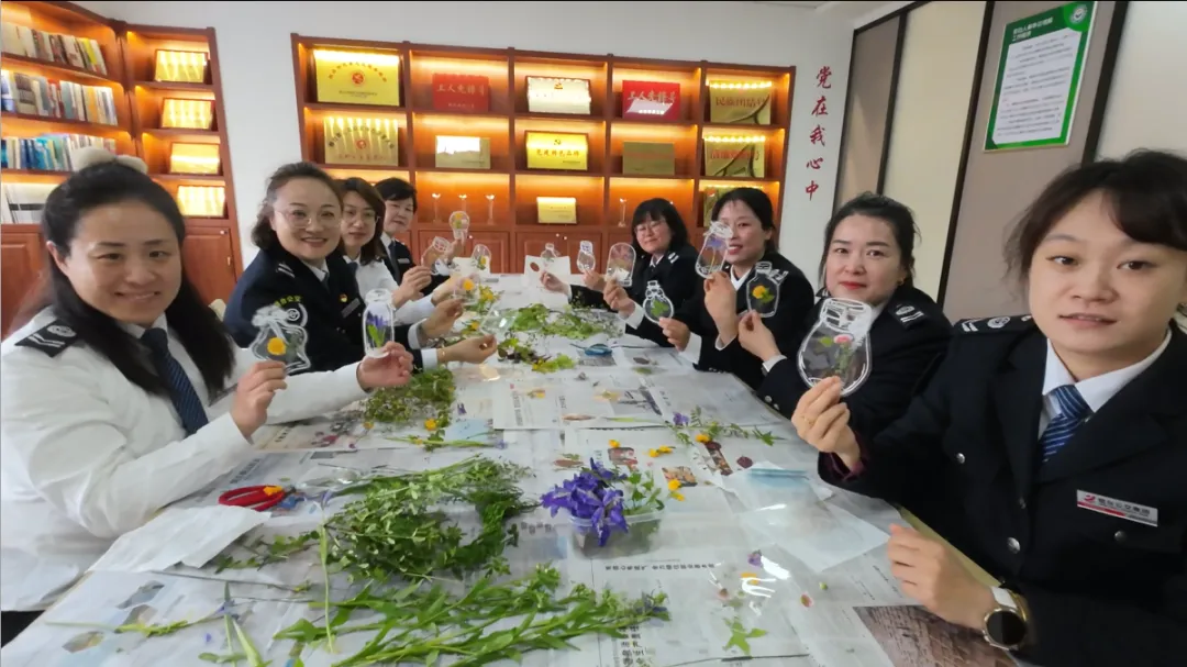 濃情五月天 感恩母愛行——煙臺(tái)公交集團(tuán)開展慶祝母親節(jié)系列活動(dòng)